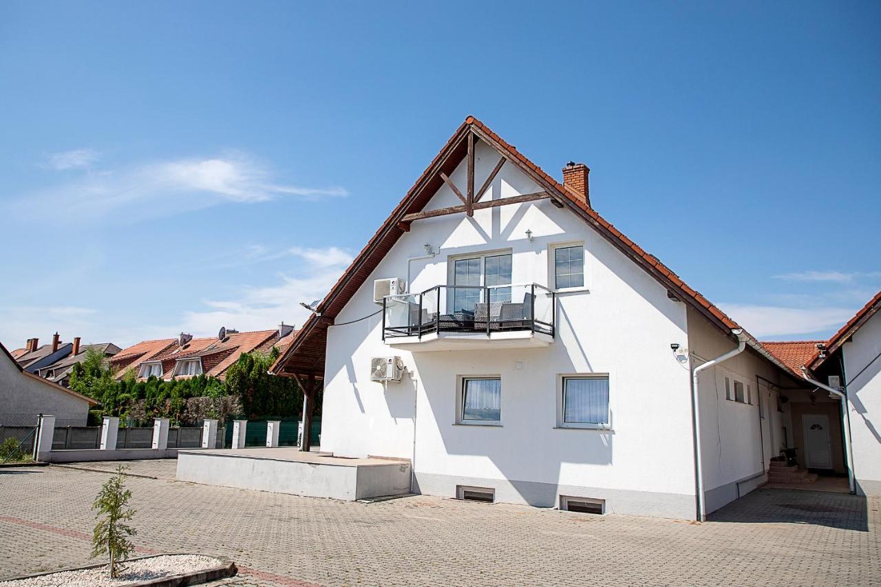 Lux Apartman Buek Εξωτερικό φωτογραφία